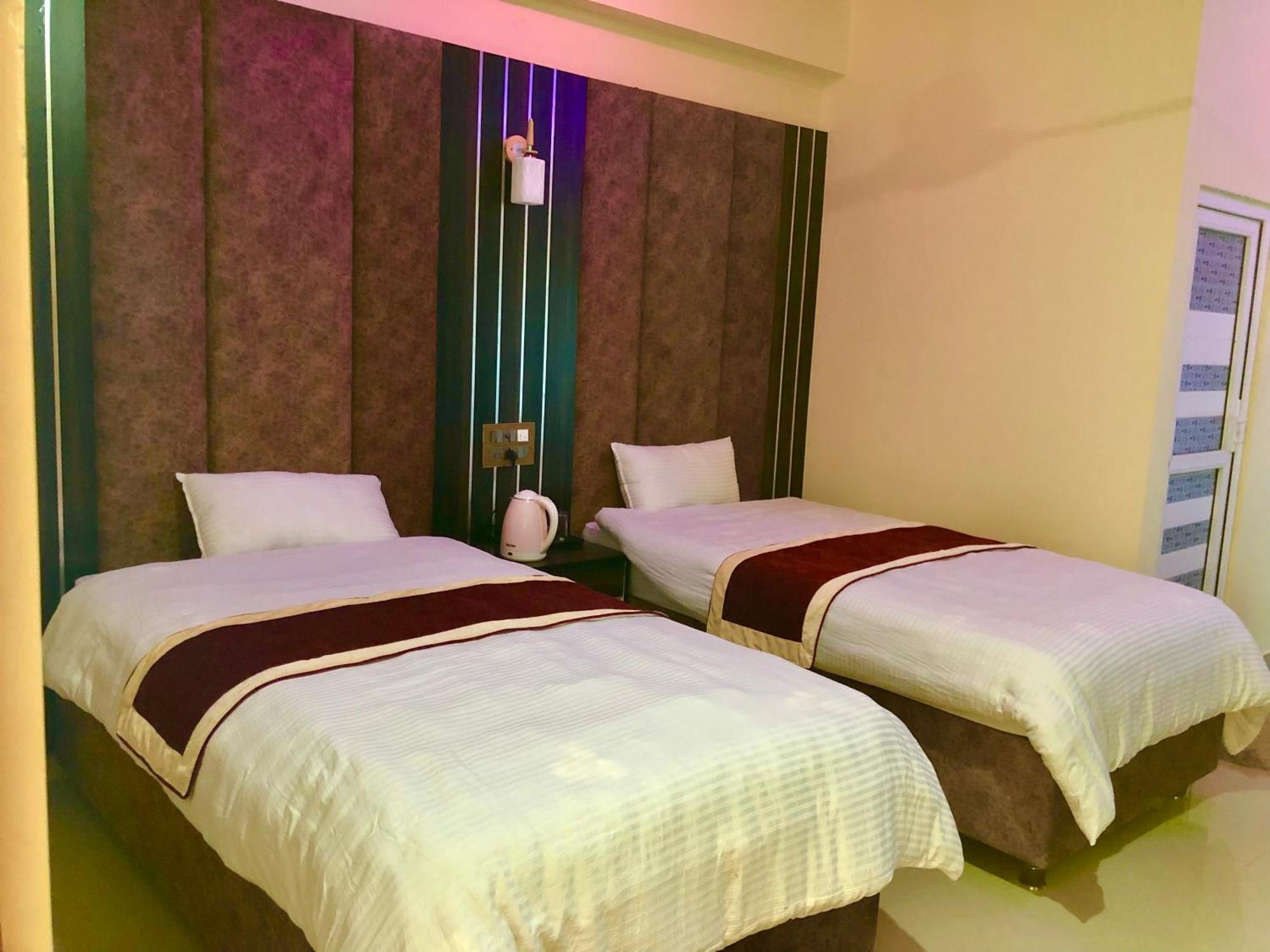Hotel Hot Pot, Dhangadhi Exterior photo